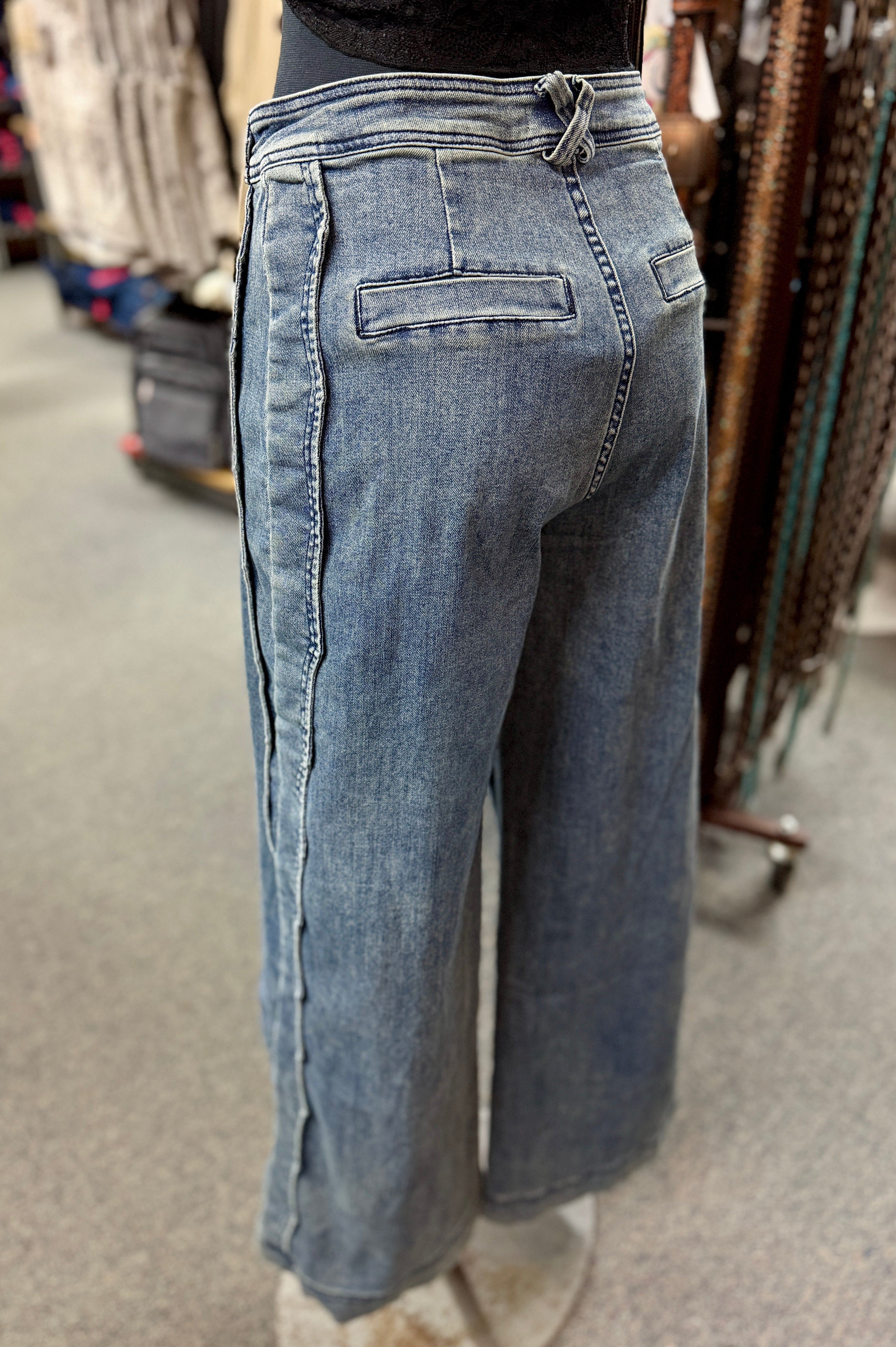Scalloped Edge Wide Leg Jean