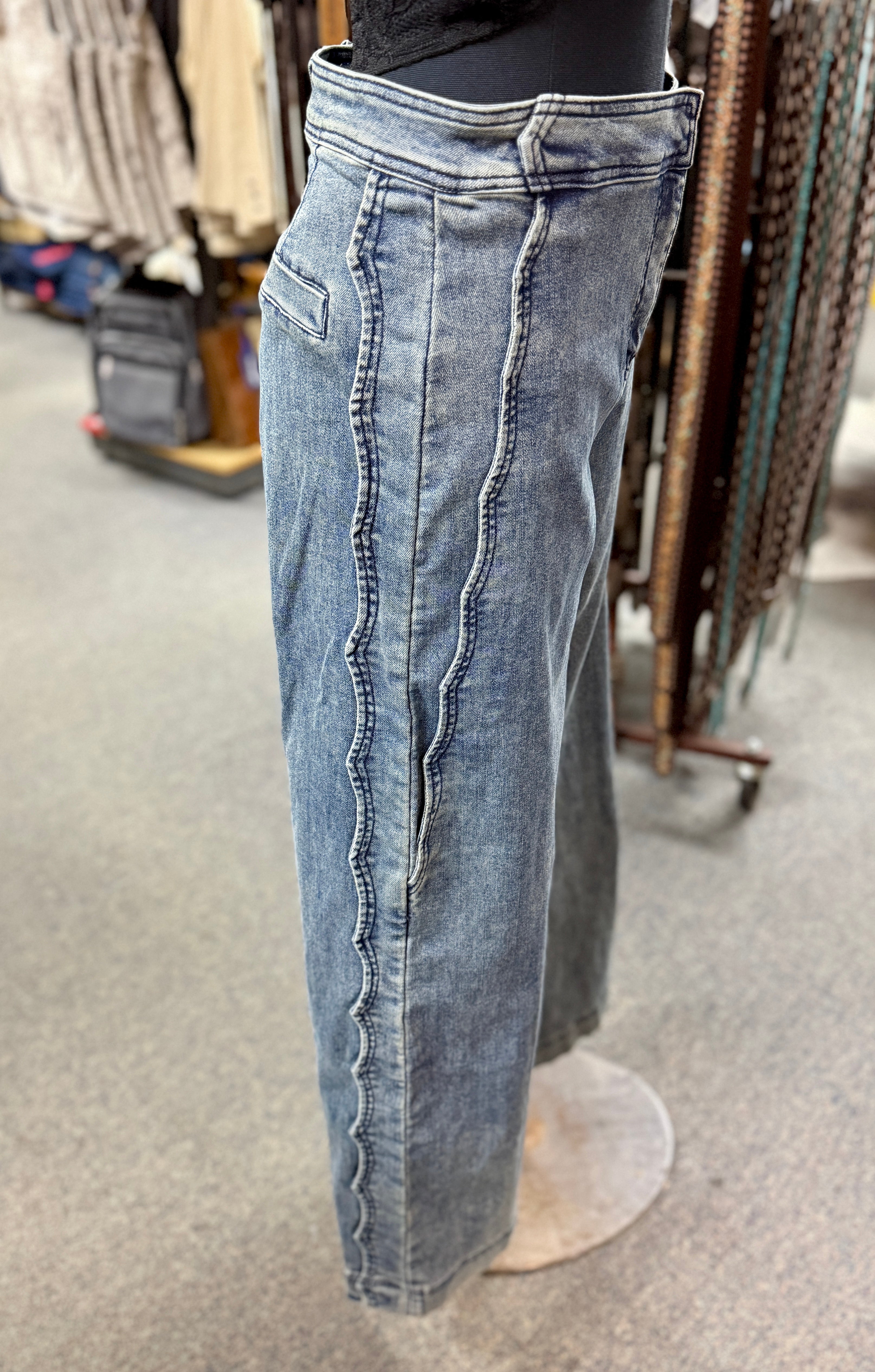 Scalloped Edge Wide Leg Jean