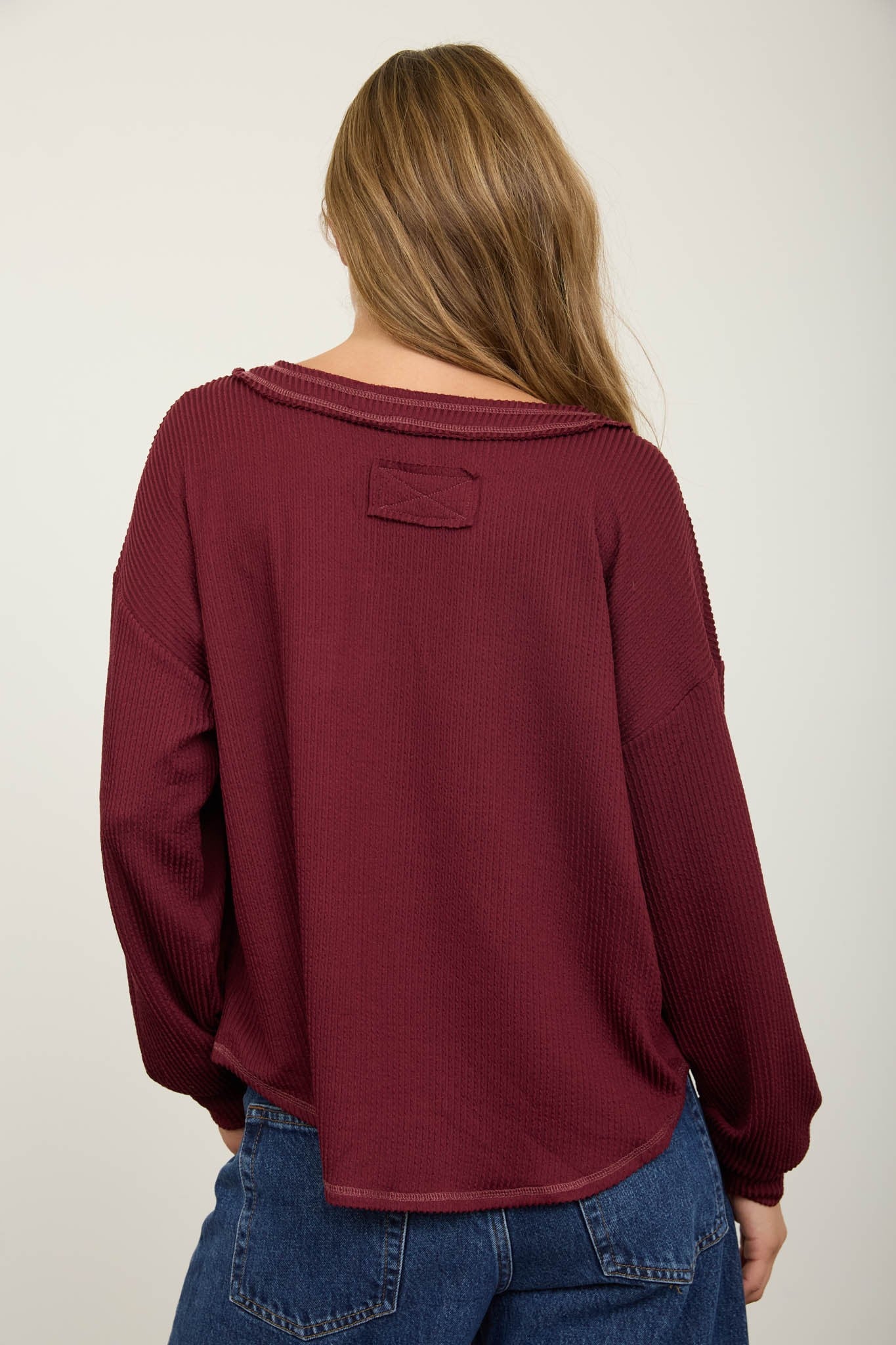 W Raw Edge V-neck Long Sleeve Textured Knit Top