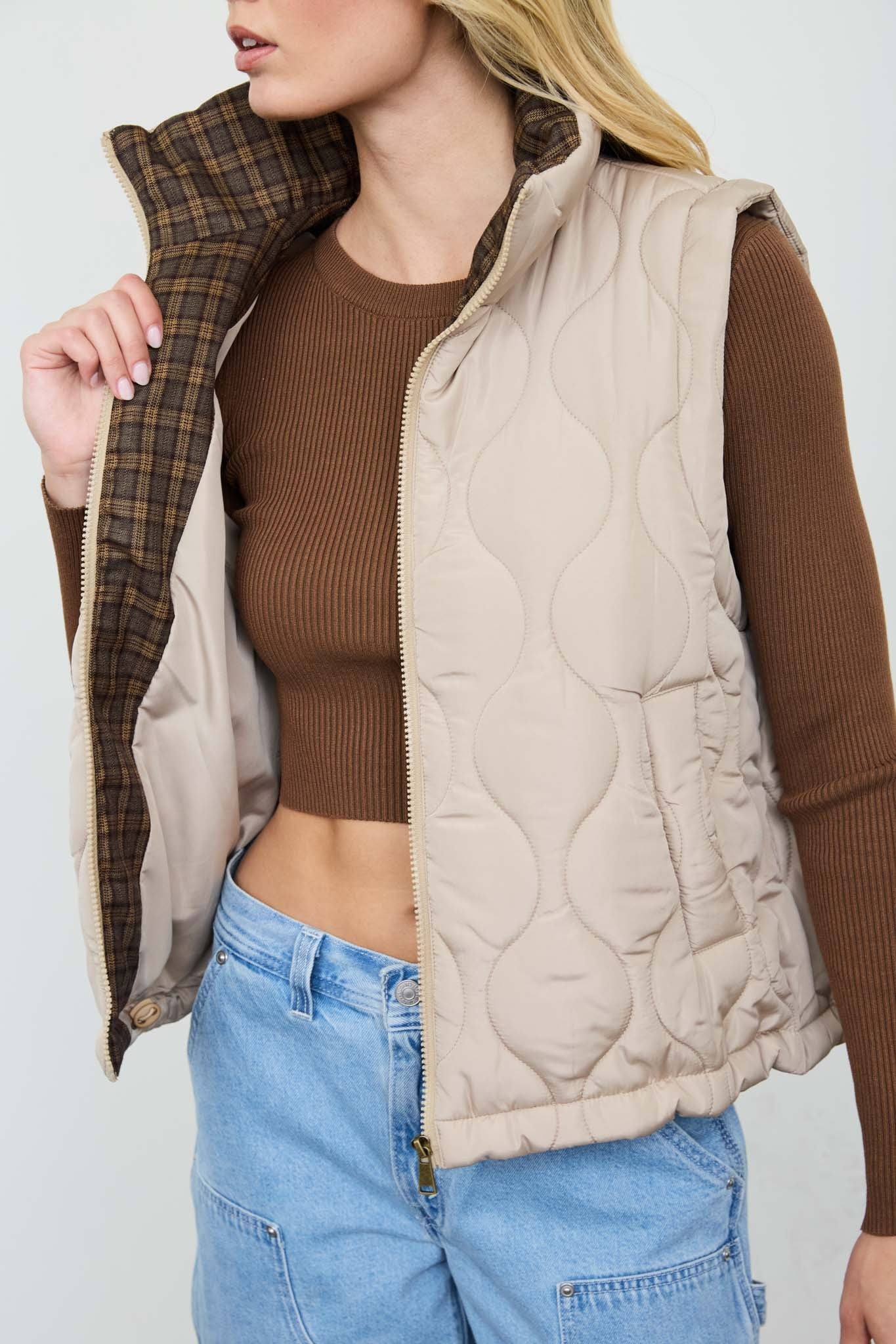W Plaid Collar Quilted Zip-up Vest