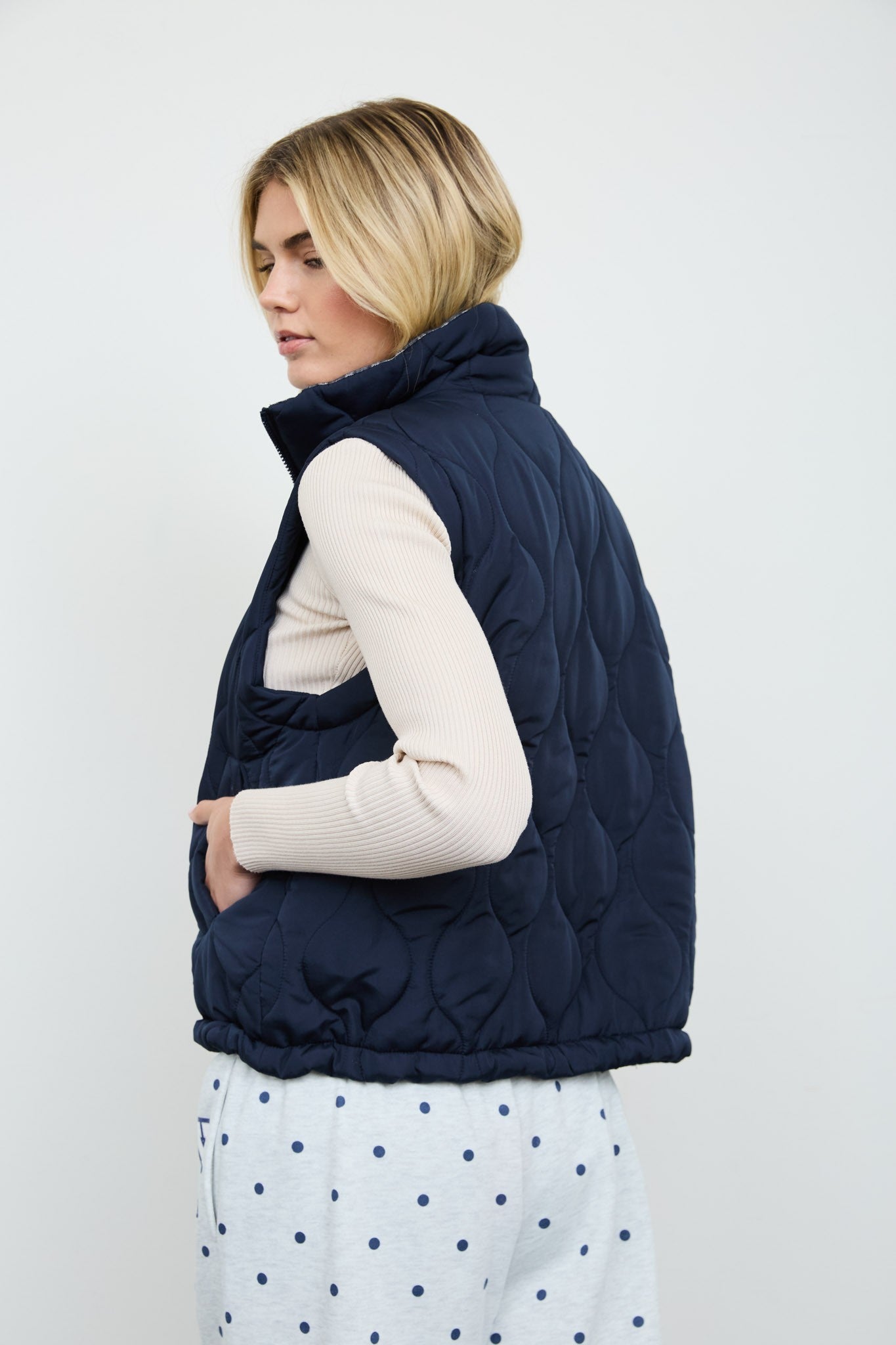 W Plaid Collar Quilted Zip-up Vest