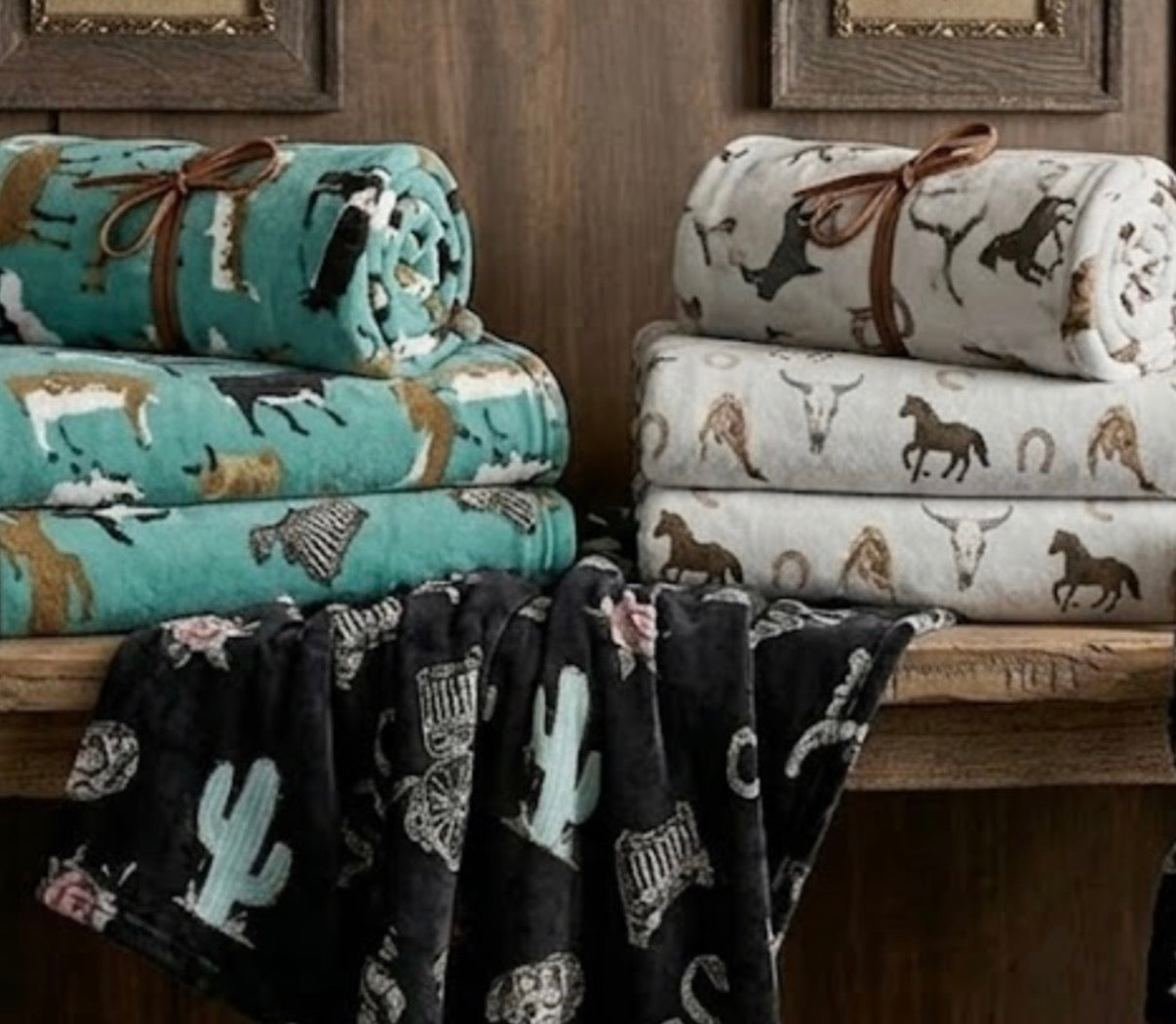 Western Bianca Print Mia Queen Fleece Throw