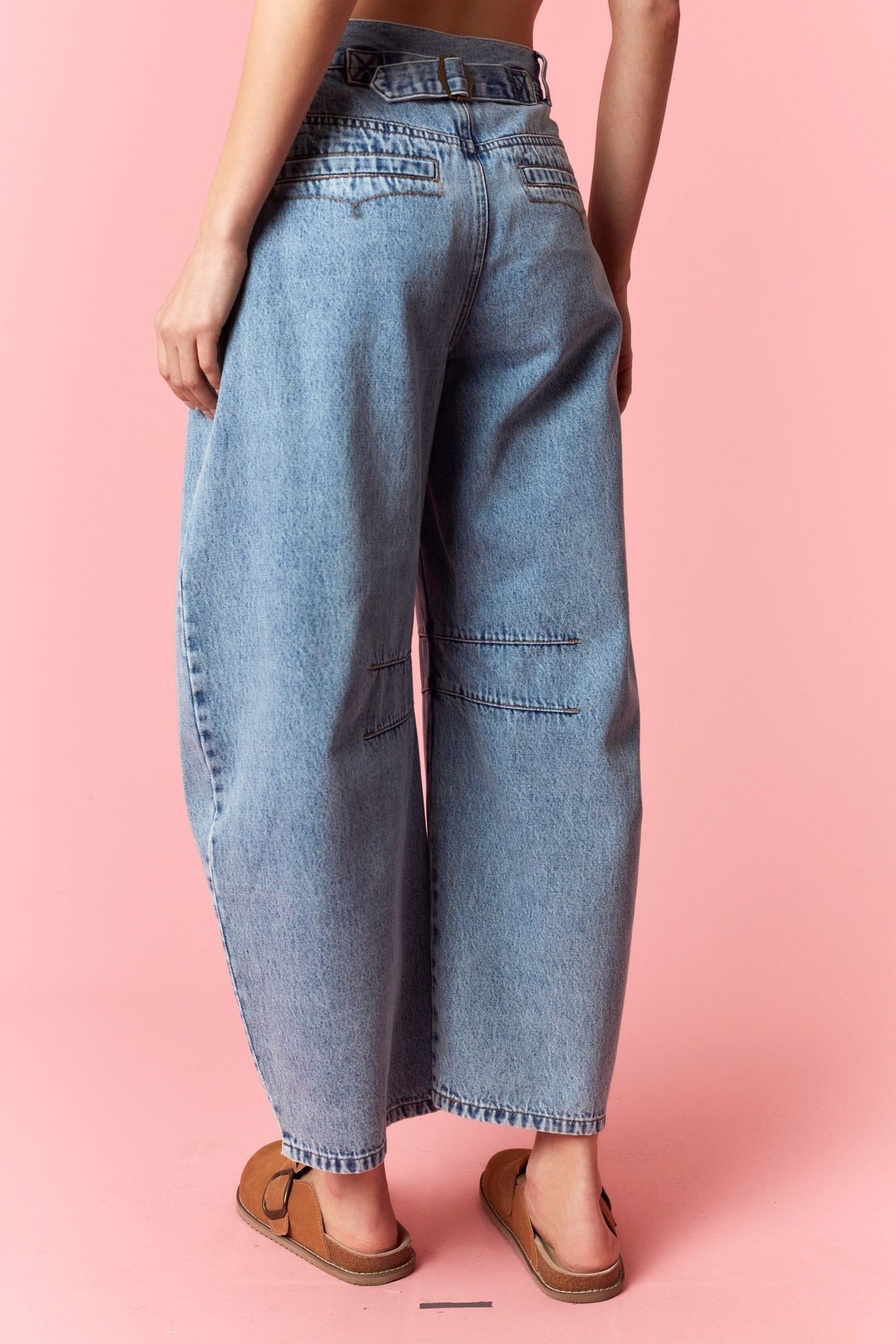 W Stone Washed Embroidered Barrel Jean