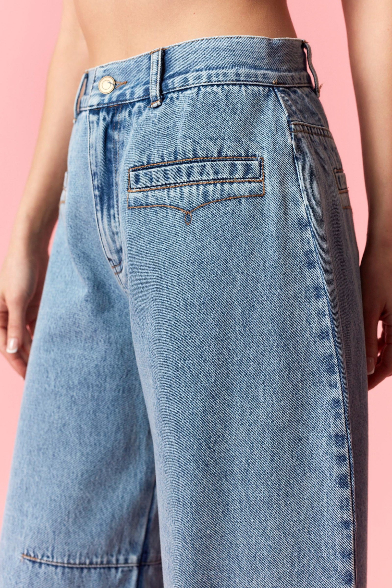 W Stone Washed Embroidered Barrel Jean